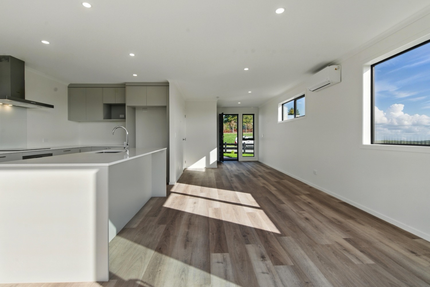 Living & Kitchen