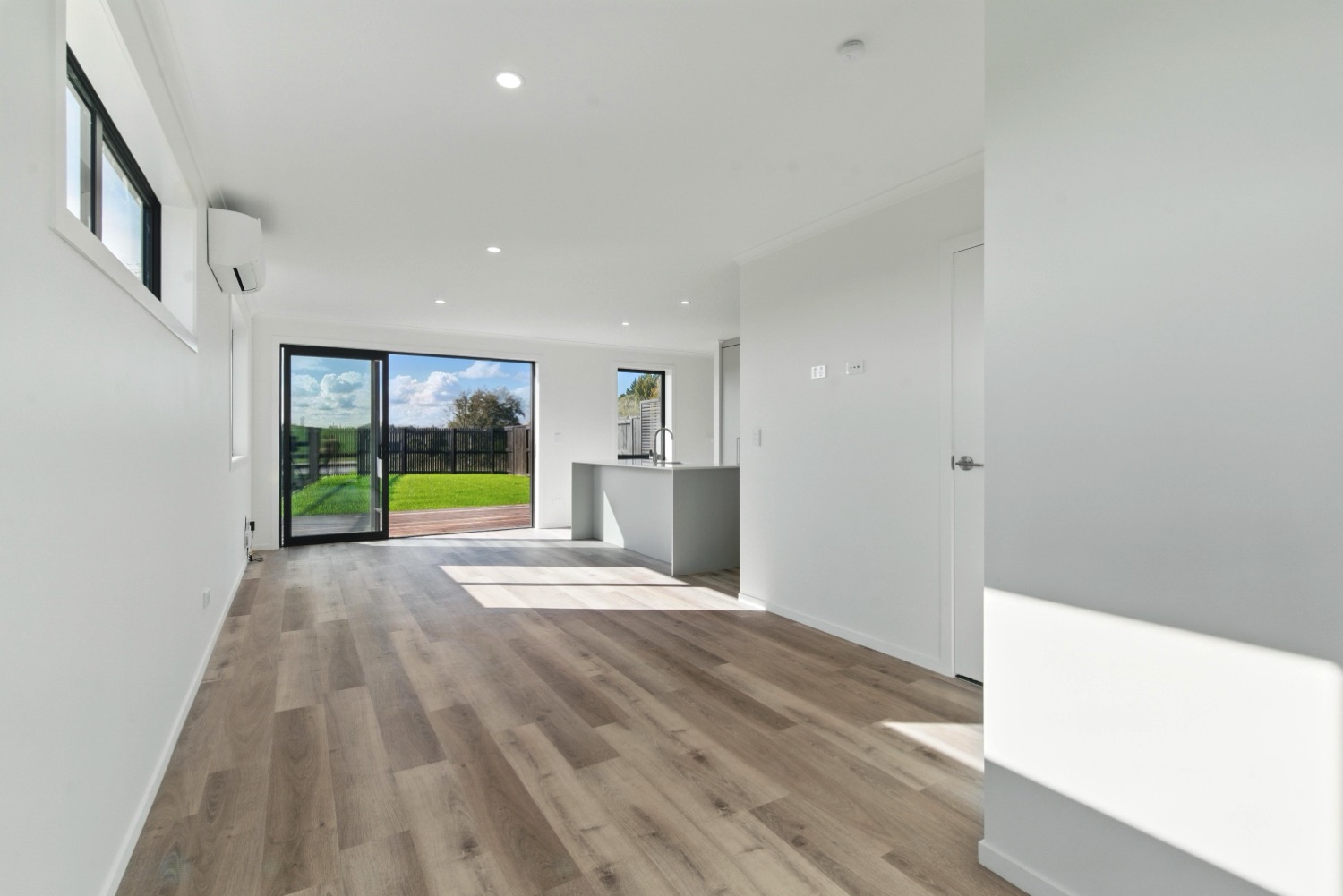 Living & Kitchen