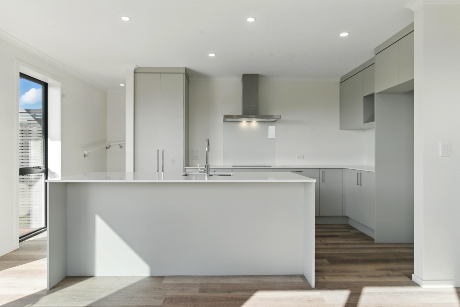 Living & Kitchen