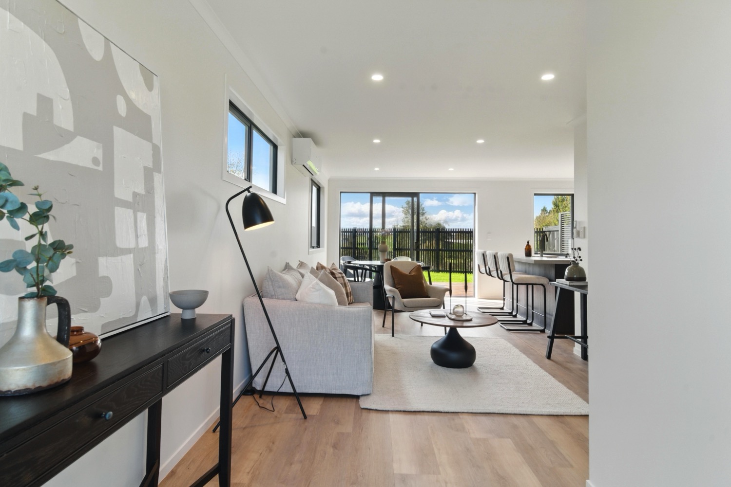 Living & Kitchen