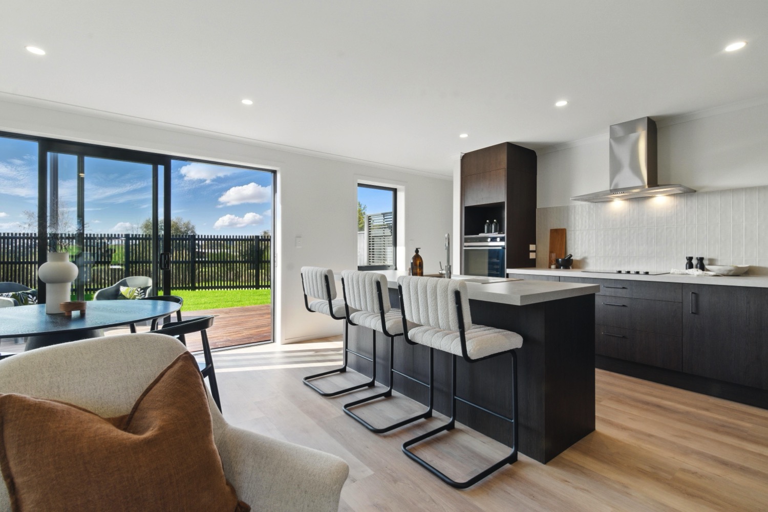 Living & Kitchen