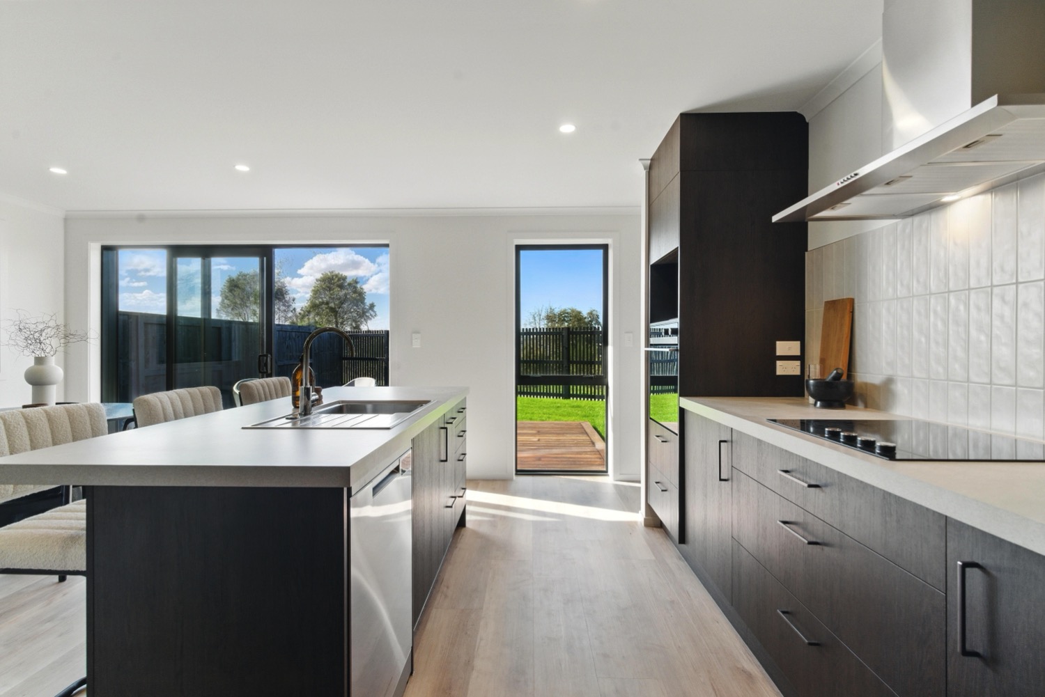 Living & Kitchen